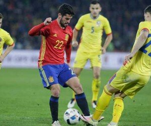 Isco dihaga ketat pemain-pemain Rumania (reuters)