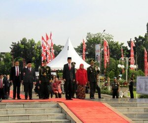 Panglima TNI Jenderal TNI Gatot Nurmantyo didampingi Kasad Jenderal TNI Mulyono, Kasal Laksamana TNI Ade Supandi dan Kasau Marsekal TNI Agus Supriatna menghadiri Upacara Ziarah Nasional dalam rangka Hari Pahlawan tahun 2016 di Taman Makam Pahlawan (TMP) Kalibata, Jakarta Timur, Kamis (10/11/2016).