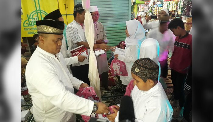 Sejumlah Pedagang Pasar Santa menggelar Tahun Baru Hijriyah doa bersama dan santuni anak yatim piatu. (adji)