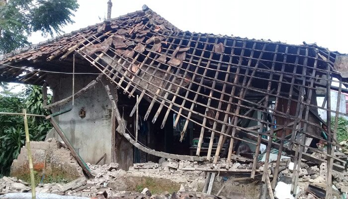 Ribuan rumah di Sukabumi rusak akibat diguncang gempa Lebak, Banten.