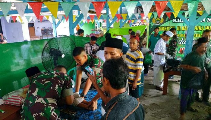 Khitanan masal di Yayasan Dahrul Hikmah An Nawawi, DKT Jember.(ist)