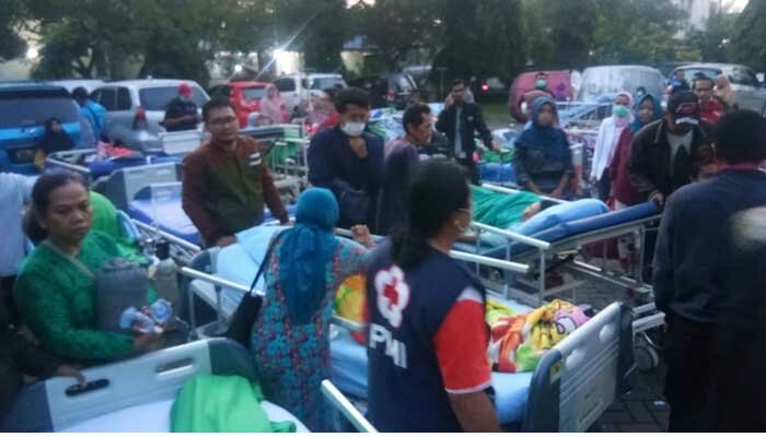 Suasana proses evakuasi pasien RSUD Kota Tangerang