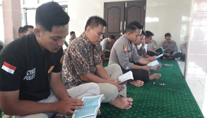 Polres Way Kanan gelar doa bersama. (koesma)