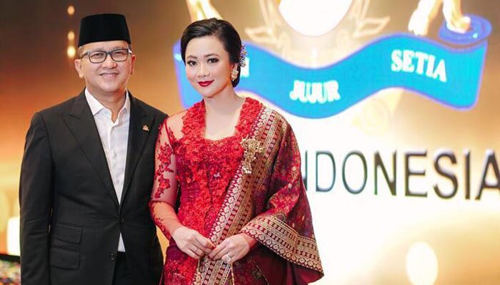 Ketua Umum KADIN) Rosan P Roselani dan istri.