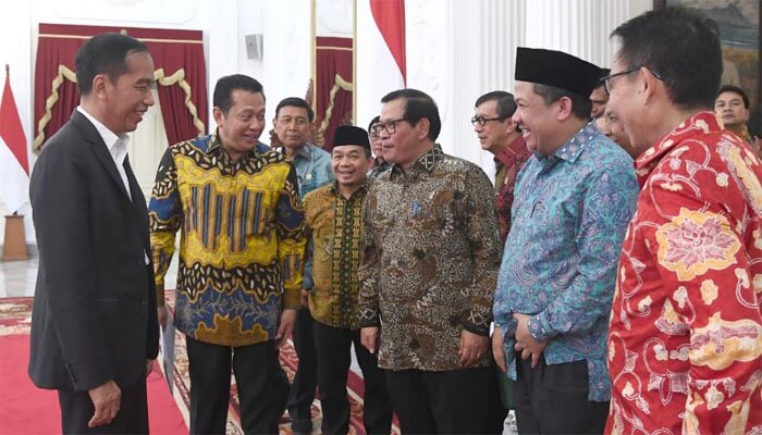 Presiden Jokowi saat menerima pimpinan DPR di Istana Merdeka, Jakarta. (ist)