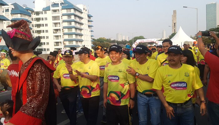 Kajati DKI Jakarta Warih Sadono buka start Jalan Santai Adhyaksa Carnival di Jalan Layang Nontol Antasari. (adji)