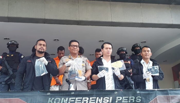 Kabid Humas Polda Metro Jaya Kombes Pol Argo Yuwono (tengah) di Polda Metro Jaya, Jakarta Selatan, Kamis (31/10/2019).(firda)