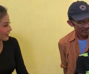 selebgram Awkarin bersama pengemudi Ojek Online Agustinus Hendar Wilantoro