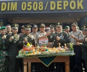 Kapolres Depok Kombes Pol Azis Andriansyah bersama Dandim 0508/Depok Kol inf Agus Isrok dalam HUT ke-74 TNI