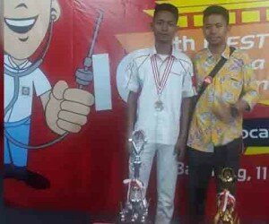 Ishaq (kiri) saat berprestasi menjadi juara dalam skill contest AHM tingkat Jawa Barat. (ist)