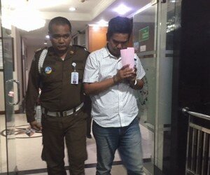 Mantan Account Officer atau Relationship Manager Kredit PT BRI (Persero) KCP Tomang, Jakarta Barat, FSA, dijebloskan ke tahanan karena korupsi Rp4,45 miliar.(adji)