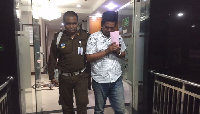 Mantan Account Officer atau Relationship Manager Kredit PT BRI (Persero) KCP Tomang, Jakarta Barat, FSA, dijebloskan ke tahanan karena korupsi Rp4,45 miliar.(adji)