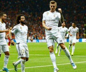 Ton Kroos melompat merayakan gol yang dicetaknya untuk Real Madrid. (reuters)