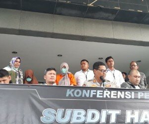 Kabid Humas Polda Metro Jaya, Kombes Pol Argo Yuwono, ungkap penangkapan 2 wanita penggelapan sertifikat rumah.(firda)