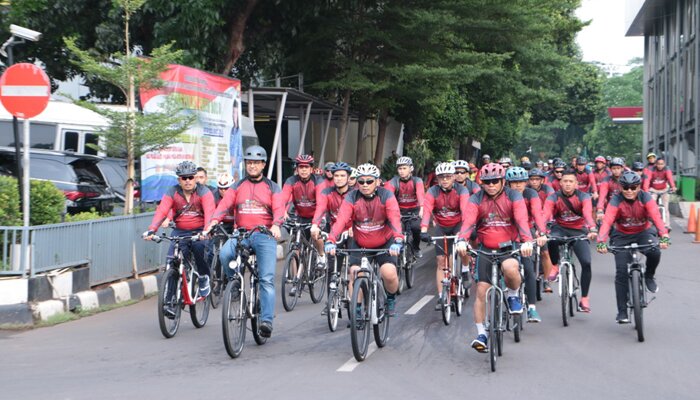 Kapolda Metro Jaya Irjen Gatot Eddy Pramono bersama Gubernur DKI Jakarta Anies Baswedan dan Pangdam Jaya Mayjen TNI Eko Margiyono bersepeda bersama. (ist)