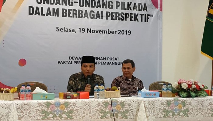 Wakil Ketua Umum PPP, Arwani Thomafi (kiri). (ikbal)