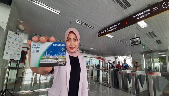 Bank DKI menyiapkan kartu JakCard dan Jak Lingko di LRT Jakarta.