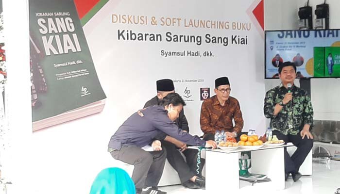 Soft launching buku 'Kibaran Sarung Sang Kia'. (adji)