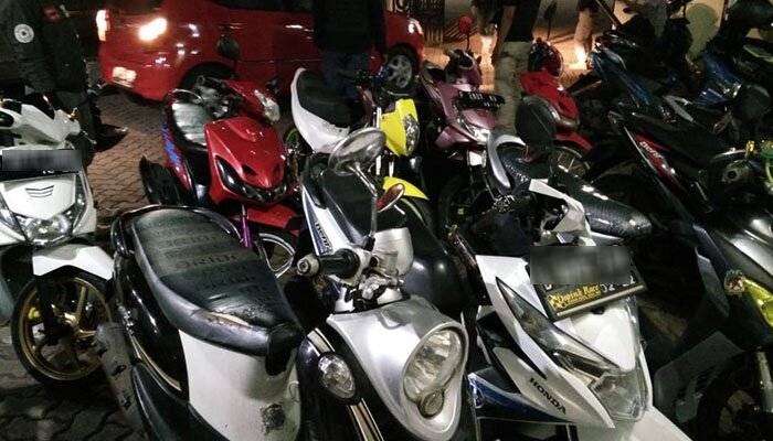 Puluhan motor diduga bodong diangkat anggota dalam patroli Cipkon (angga)