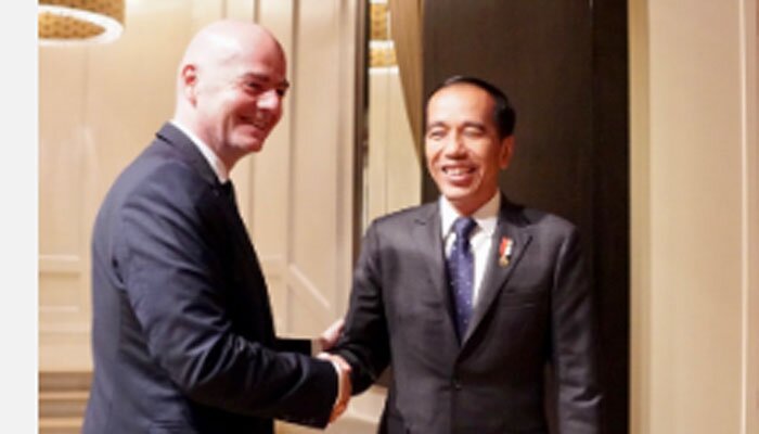 Presiden FIFA Gianni Infantino saat bertemu Presiden Jokowi di Bangkok (2/11/2019). (ist)