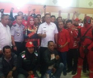 Wakil walikota Depok Pradi Supriyatna didampingi CEO Gaspol Lisa Subandi dengan tokoh sosok pahlawan gondala meresmikan grand launching Gaspol Jek di Depok (angga)