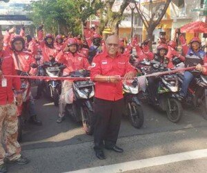 Chief Executive Officer (CEO) Gaspol, Lisa Subandi (kanan jilbab coklat) didampingi Anggota Dewan Kota Depok Edi Sitorus memotong pita peresmian Gas Pol Jek daerah Bogor (ist)