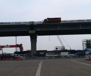 Uji coba truk bertonase tinggi di Tol Layang Jakarta-Cikampek. (saban)