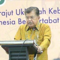 Mantan Wapres Jusuf Kalla (JK) membuka Muktamar VI KBPII.