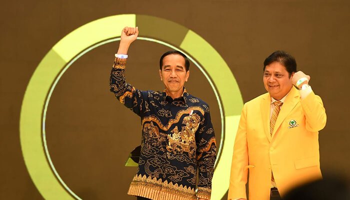 Presiden Jokowi bersama Ketua Umum Partai Golkar Airlangga Hartarto pada acara HUT ke-55 Partai Golkar. (ist)