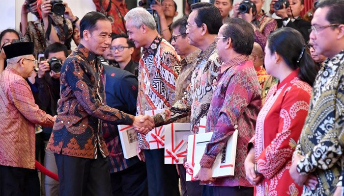 Presiden Jokowi saat menyerahkan Daftar Isian Pelaksanaan Anggaran (DIPA), di Istana Negara, Jakarta. (ist)