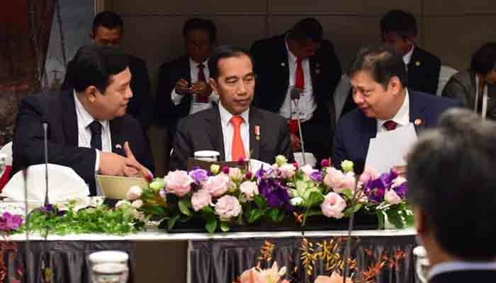 Presiden Jokowi saat bertemu para CEO perusahaan Korea Selatan di sela acara KTT ASEAN - RoK. (ist)