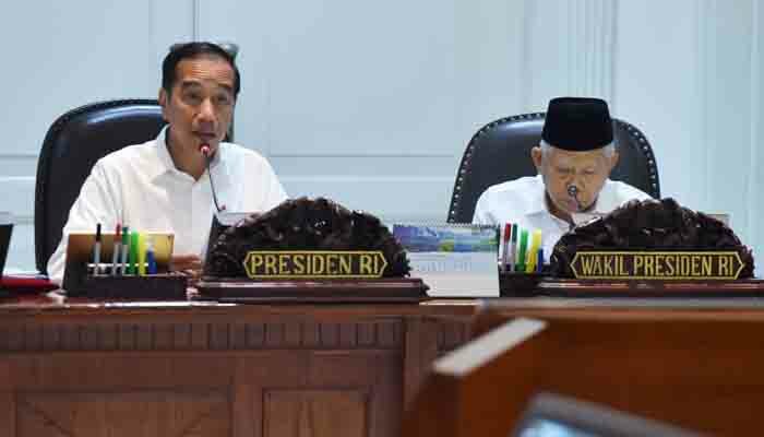 Presiden Jokowi bersama Wapres KH Ma'ruf Amin saat memimpin rapat terbatas di Kantor Presiden, Jakarta (ist)