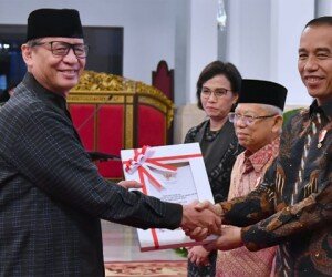 Gubernur Wahidin Halim di Istana Negara saat menerima DIPA dan TKDD dari Presiden Joko Widodo. (ist)