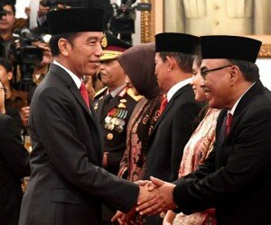 Presiden Jokowi saat melantik anggota Komisi Kejaksaan di Istana Negara, Jakarta (ist)