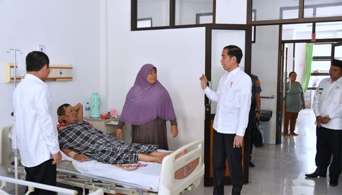 Presiden Jokowi saat meninjau pelayanan BPJS Kesehatan di RSUD Subang, Jawa Barat. (ist)