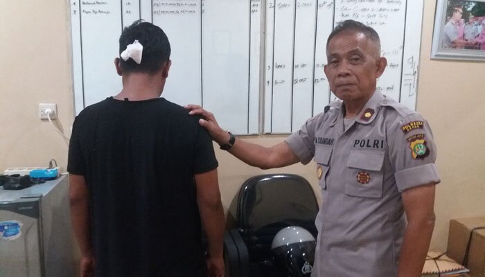 Kapolsek Limo Kompol Mohamad Iskandar menangkap pelaku pencuri rumsong babak belur dihajar massa (angga)