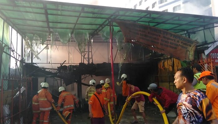 Kebakaran melanda warung Soto di Jalan KS Tubun, Jakarta, Rabu (6/11/2019) pagi. (ist)