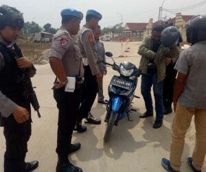 Pemeriksaan ketat di Polres Serang.(haryono)