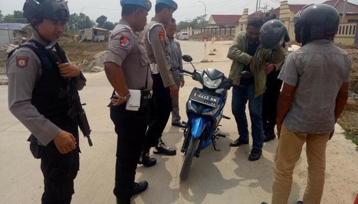 Pemeriksaan ketat di Polres Serang.(haryono)