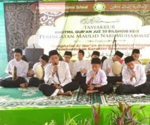 Santri Imut Setu Bekasi saat wisuda dan khataman Alquran.