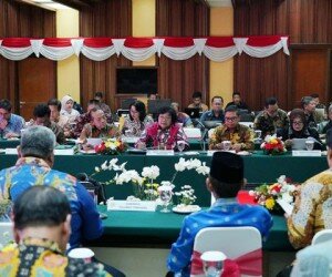 Menteri LHK Siti Nurbaya rapat konsultasi teknis fungsional dengan sejumlah gubernur serta bupati/walikota, di Jakarta.