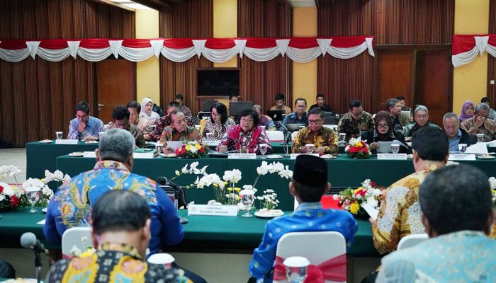 Menteri LHK Siti Nurbaya rapat konsultasi teknis fungsional dengan sejumlah gubernur serta bupati/walikota, di Jakarta.