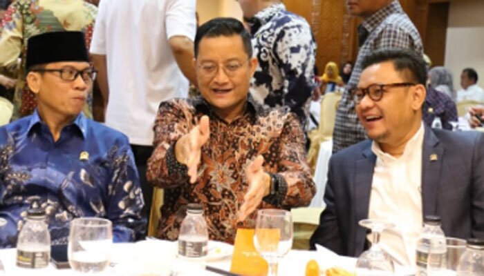 Menteri Sosial Juliari P. Batubara bersama Ketua Komisi VIII Yandri Susanto saat silaturahmi dengan Komisi VII DPR RI. (ist)