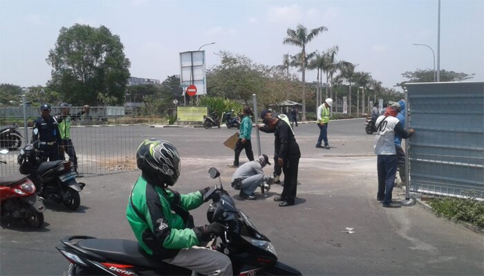 Jalan akses menuju Tambun Rengas Cakung masih ditutup. (ist)