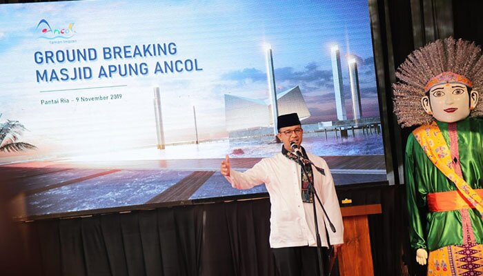 Gubernur DKI Jakarta Anies Baswedan meresmikan peletakan batu pertama Masjid Apung Ancol.