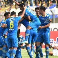 Pemain Persib melakukan selebrasi. (twitter @persib)