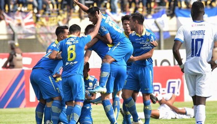 Pemain Persib melakukan selebrasi. (twitter @persib)