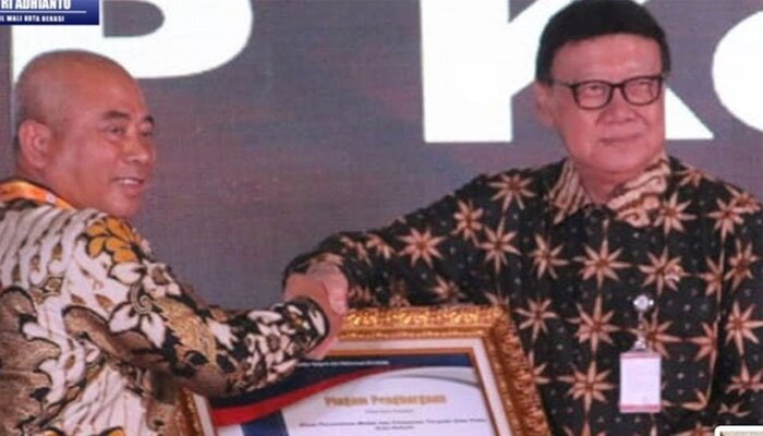 walikota terima penghargaan Menpan RB