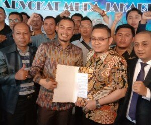 Advokat muda Jakarta saat menyampaikan deklarasinya. (rizal)