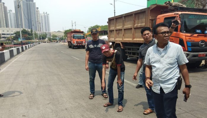 Polisi sedang melakukan olah TKP. (yahya)